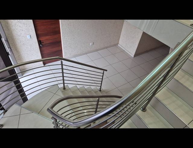 5 BEDROOM HOUSE FOR SALE IN HELDERWYK